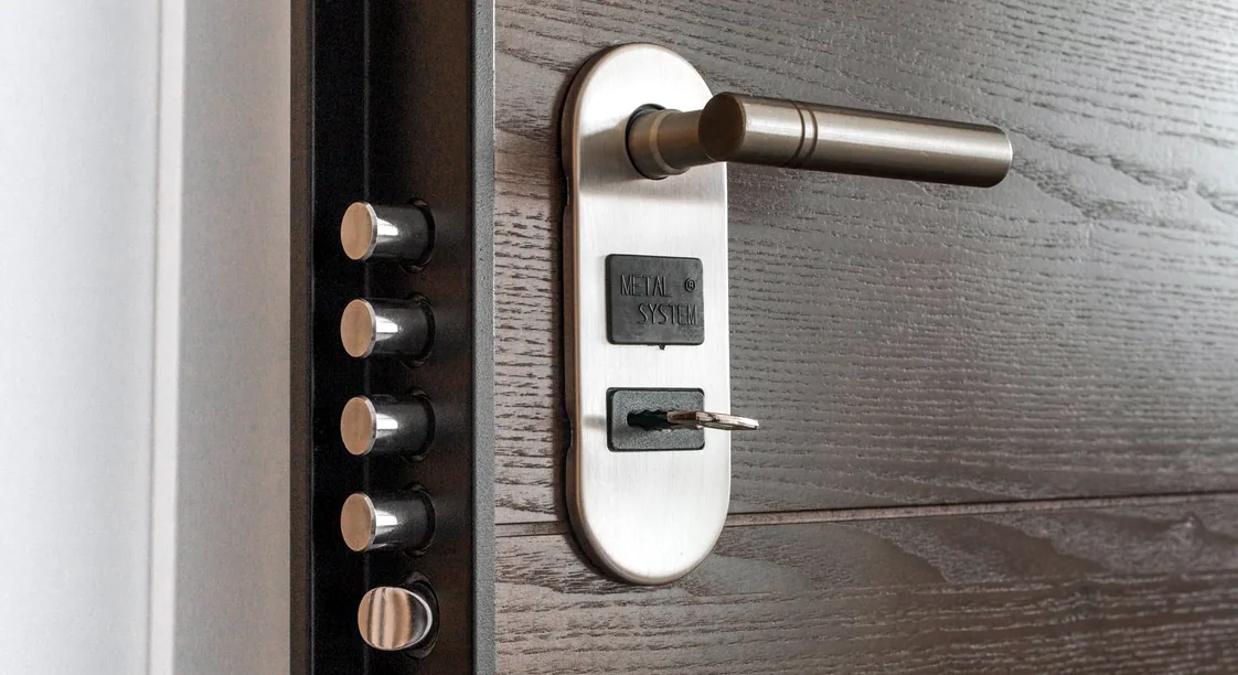 Access control: cards, PIN, biometrics or mobile?