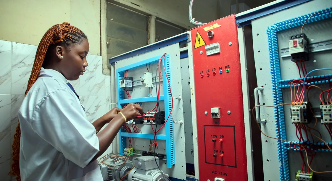 How to Choose an ELV / Low-Current Contractor in Saudi Arabia
