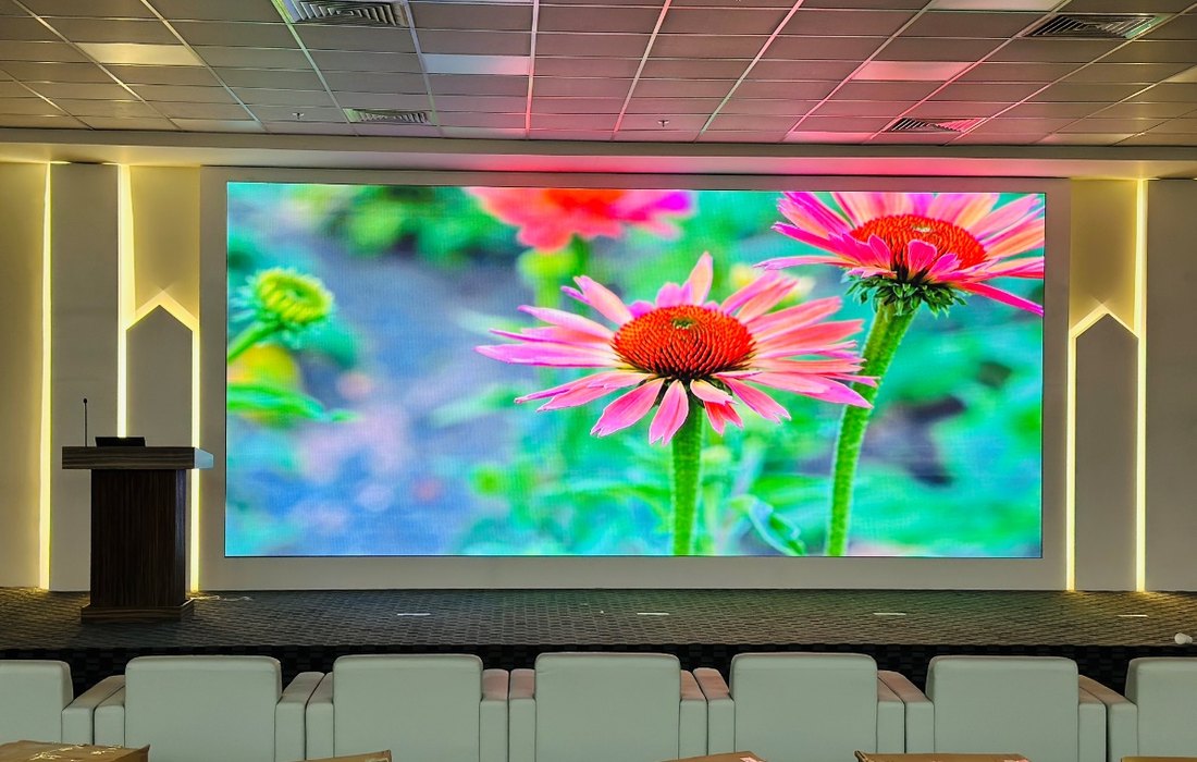Fine-pitch 2.5 mm LED video wall in the auditorium