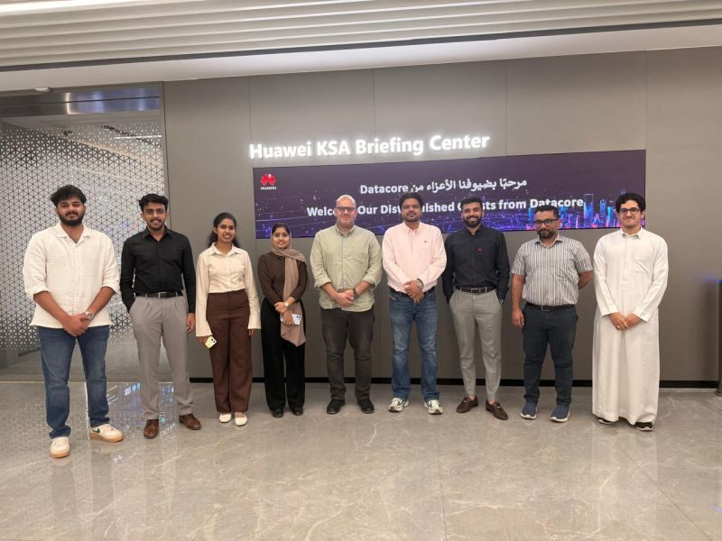 Datacore engineers at the Huawei KSA briefing centre